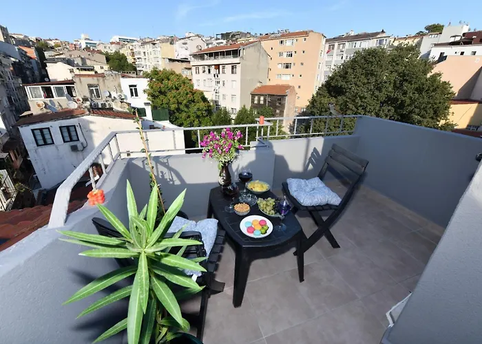 Taksim Private Terrace Close To Antique Store Galata Port Cihangir